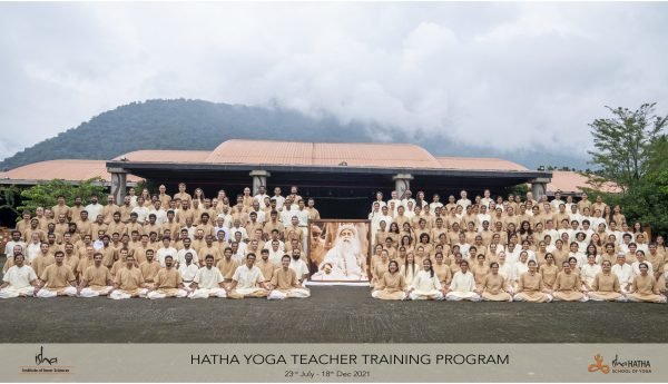 Matija, Hatha Yoga učitelj sa svim kolegama u generaciji 2021.